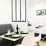Champs Elysées - Ponthieu - Appartment